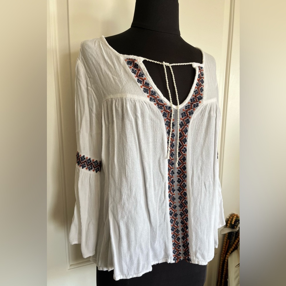 Forever 21 BoHo embroidered shirt blouse top. M